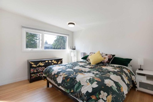 624 Sherman Avenue Sw, Calgary, AB - Indoor Photo Showing Bedroom