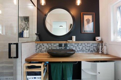 624 Sherman Avenue Sw, Calgary, AB - Indoor Photo Showing Bathroom