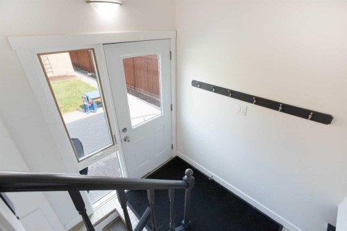 624 Sherman Avenue Sw, Calgary, AB - Indoor Photo Showing Other Room