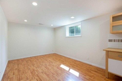 624 Sherman Avenue Sw, Calgary, AB - Indoor Photo Showing Other Room
