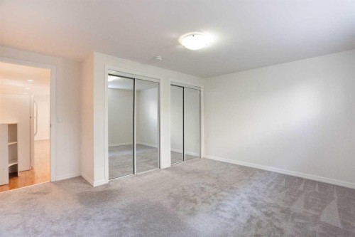 624 Sherman Avenue Sw, Calgary, AB - Indoor Photo Showing Other Room