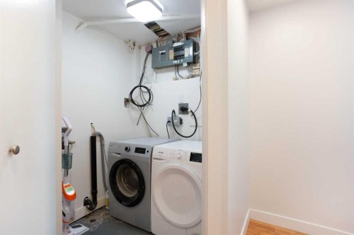 624 Sherman Avenue Sw, Calgary, AB - Indoor Photo Showing Laundry Room