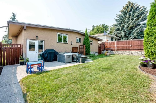 624 Sherman Avenue Sw, Calgary, AB - Outdoor With Exterior