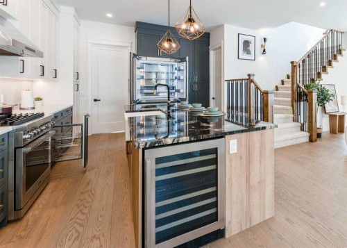 812 1 Street Nw, Calgary, AB - Indoor Photo Showing Kitchen With Upgraded Kitchen