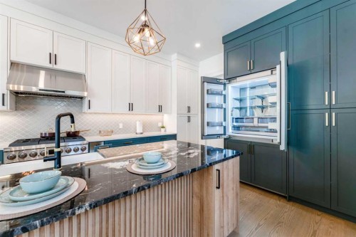 812 1 Street Nw, Calgary, AB - Indoor Photo Showing Kitchen With Upgraded Kitchen