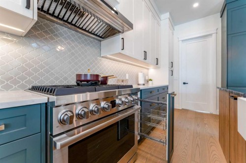 812 1 Street Nw, Calgary, AB - Indoor Photo Showing Kitchen