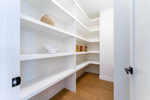 812 1 Street Nw, Calgary, AB - Indoor With Storage