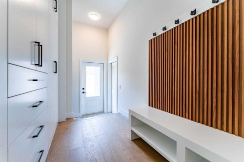 812 1 Street Nw, Calgary, AB - Indoor Photo Showing Other Room