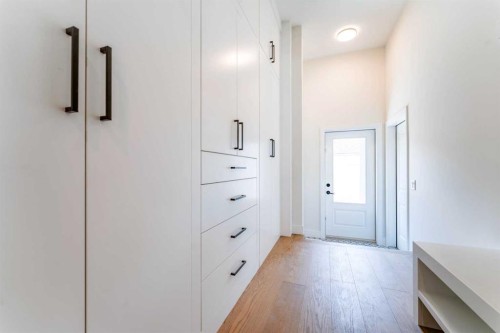 812 1 Street Nw, Calgary, AB - Indoor Photo Showing Other Room