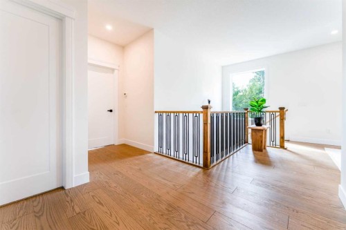 812 1 Street Nw, Calgary, AB - Indoor Photo Showing Other Room