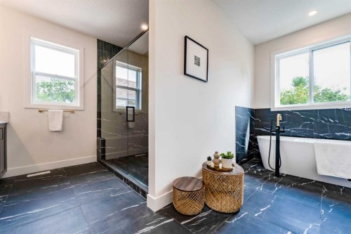 812 1 Street Nw, Calgary, AB - Indoor Photo Showing Other Room