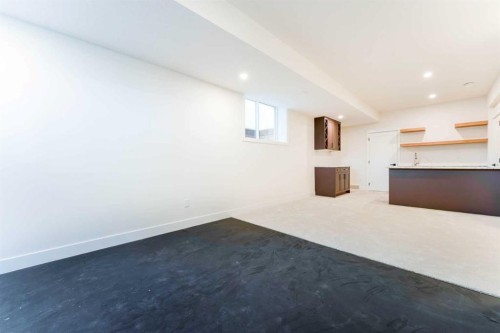 812 1 Street Nw, Calgary, AB - Indoor Photo Showing Other Room