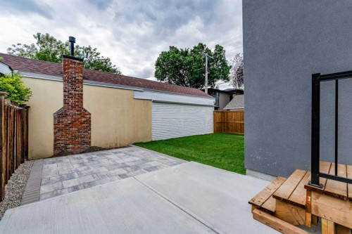 812 1 Street Nw, Calgary, AB - Outdoor With Exterior