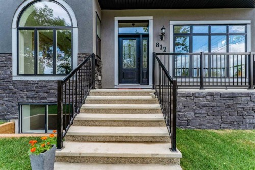 812 1 Street Nw, Calgary, AB - 