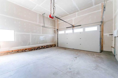 812 1 Street Nw, Calgary, AB - Indoor Photo Showing Garage