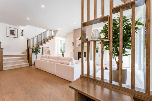 812 1 Street Nw, Calgary, AB - Indoor Photo Showing Other Room