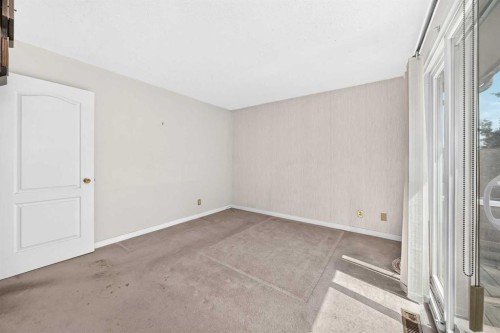 6437 Coach Hill Road Sw, Calgary, AB - Indoor Photo Showing Other Room
