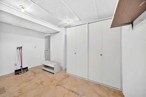6437 Coach Hill Road Sw, Calgary, AB - Indoor Photo Showing Other Room