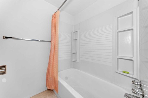 6437 Coach Hill Road Sw, Calgary, AB - Indoor Photo Showing Bathroom