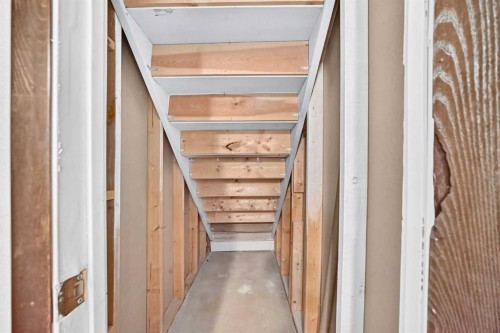 6437 Coach Hill Road Sw, Calgary, AB - Indoor Photo Showing Other Room