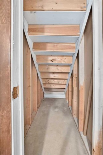 6437 Coach Hill Road Sw, Calgary, AB - Indoor Photo Showing Other Room