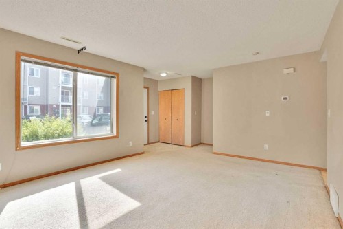 575-100 Jordan Parkway, Red Deer, AB - Indoor Photo Showing Other Room