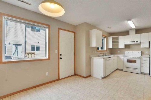575-100 Jordan Parkway, Red Deer, AB - Indoor Photo Showing Kitchen