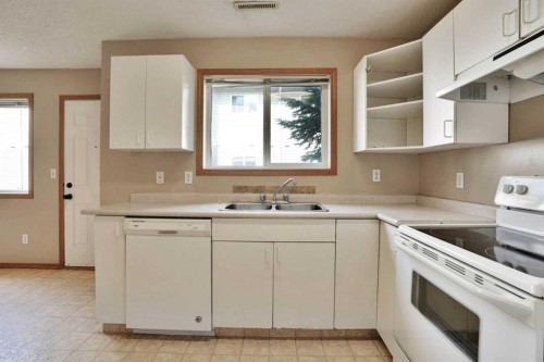 575-100 Jordan Parkway, Red Deer, AB - Indoor Photo Showing Kitchen With Double Sink