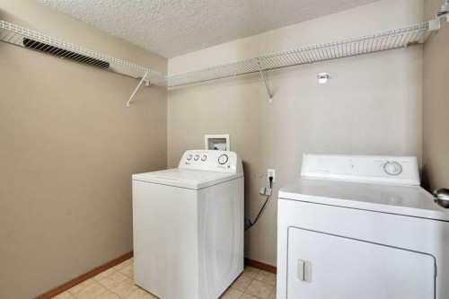 575-100 Jordan Parkway, Red Deer, AB - Indoor Photo Showing Laundry Room