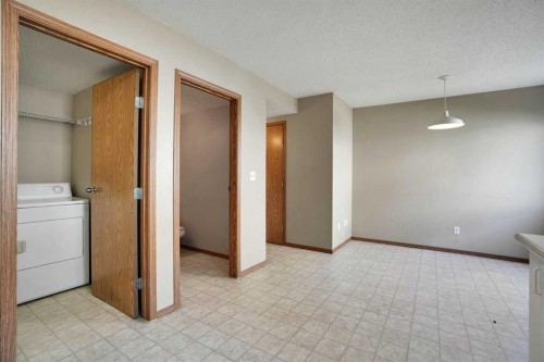 575-100 Jordan Parkway, Red Deer, AB - Indoor Photo Showing Laundry Room