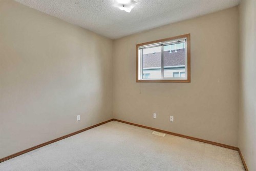 575-100 Jordan Parkway, Red Deer, AB - Indoor Photo Showing Other Room
