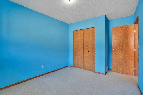 575-100 Jordan Parkway, Red Deer, AB - Indoor Photo Showing Other Room