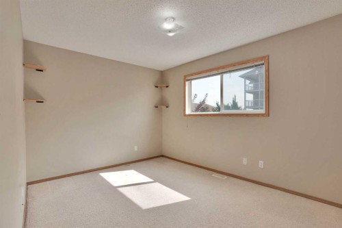 575-100 Jordan Parkway, Red Deer, AB - Indoor Photo Showing Other Room