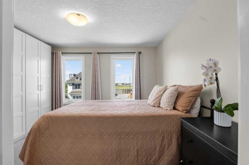 213 Mahogany Heights Se, Calgary, AB - Indoor Photo Showing Bedroom