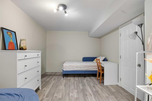 213 Mahogany Heights Se, Calgary, AB - Indoor Photo Showing Bedroom