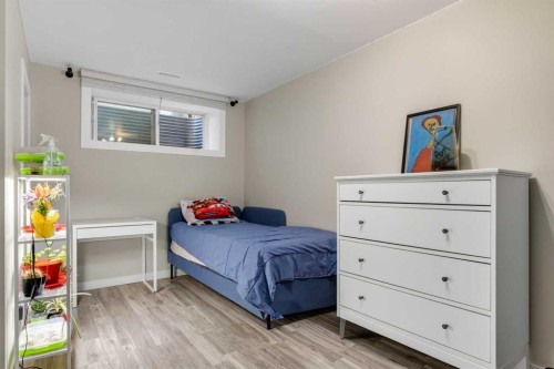 213 Mahogany Heights Se, Calgary, AB - Indoor Photo Showing Bedroom