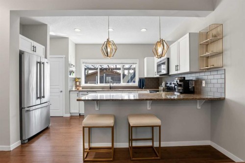 213 Mahogany Heights Se, Calgary, AB - Indoor Photo Showing Kitchen With Upgraded Kitchen