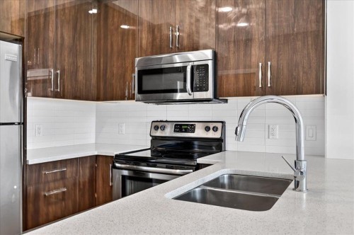 304-607 17 Avenue Nw, Calgary, AB - Indoor Photo Showing Kitchen With Stainless Steel Kitchen With Double Sink With Upgraded Kitchen