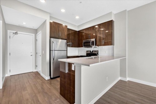 304-607 17 Avenue Nw, Calgary, AB - Indoor Photo Showing Kitchen With Stainless Steel Kitchen