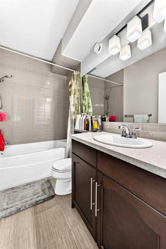 296 Nolancrest Heights Nw, Calgary, AB - Indoor Photo Showing Bathroom