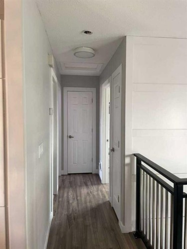 10 Chow Avenue Se, Medicine Hat, AB - Indoor Photo Showing Other Room