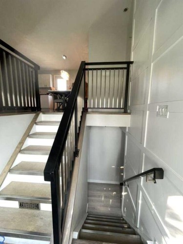 10 Chow Avenue Se, Medicine Hat, AB - Indoor Photo Showing Other Room