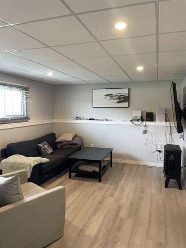 10 Chow Avenue Se, Medicine Hat, AB - Indoor