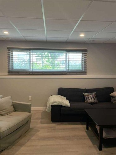 10 Chow Avenue Se, Medicine Hat, AB - Indoor