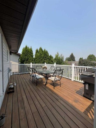 10 Chow Avenue Se, Medicine Hat, AB - Outdoor With Deck Patio Veranda With Exterior
