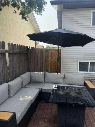 10 Chow Avenue Se, Medicine Hat, AB - Outdoor With Deck Patio Veranda With Exterior