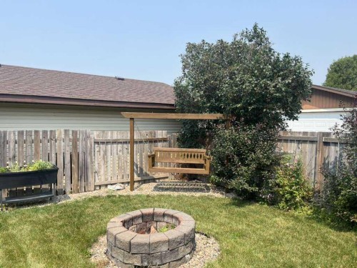 10 Chow Avenue Se, Medicine Hat, AB - Outdoor With Deck Patio Veranda