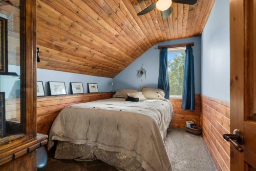 250035 Township Road 304, Rural Kneehill County, AB - Indoor Photo Showing Bedroom