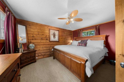 250035 Township Road 304, Rural Kneehill County, AB - Indoor Photo Showing Bedroom