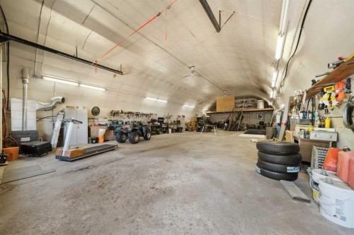 250035 Township Road 304, Rural Kneehill County, AB - Indoor Photo Showing Garage